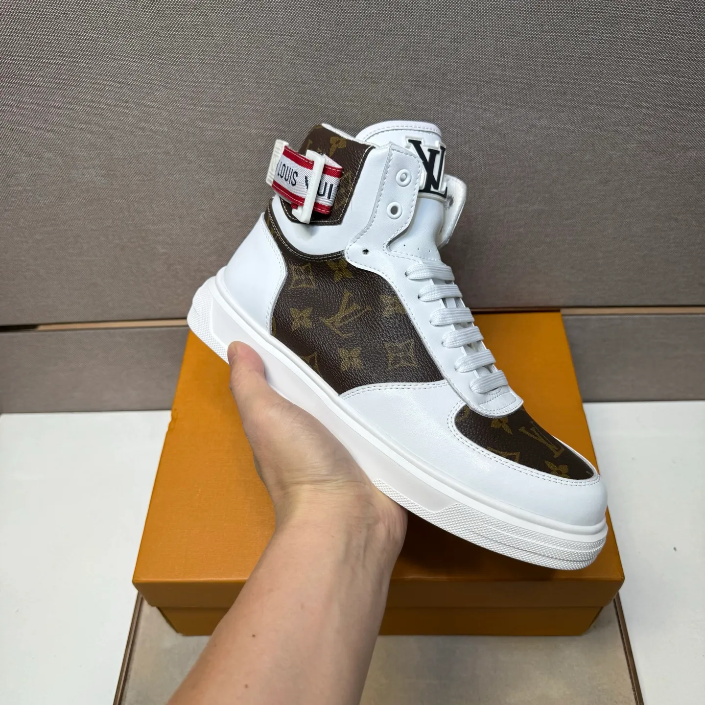 ⬛️Men's shoes 💰p420 [LV～] Men's high-top casual shoes 2025z cabinet sales simultaneously 🔶Size: 38-44 #️⃣ 🔷2 colors🔜The upper is made of multi-material splicing➕Mesh lining, comfortable and breathable, sole: original comfortable and wear-resistant outsole, ⚠️real thing📱photographed🎬real thing is better📢📢📢